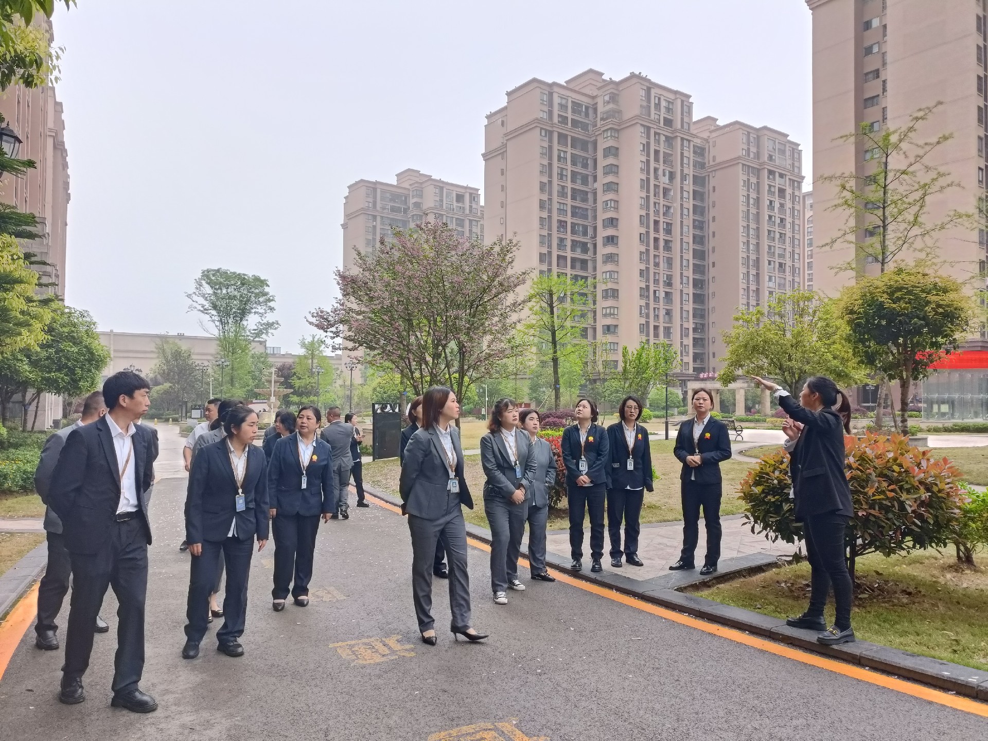 参观中央府邸园区.jpg